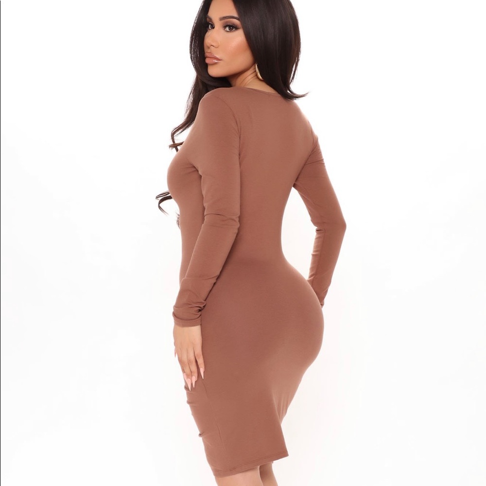 😱NEW! (Small) Ruched Mini Dress (FASHIONNOVA) - Picture 2 of 5